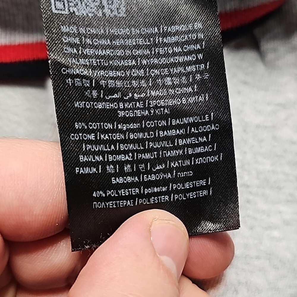 Guess large gray and red zip up hoodie - Picture 6 of 6